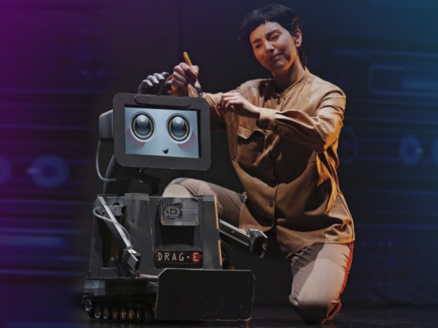 Drag-e Kids' multimedia show with robots