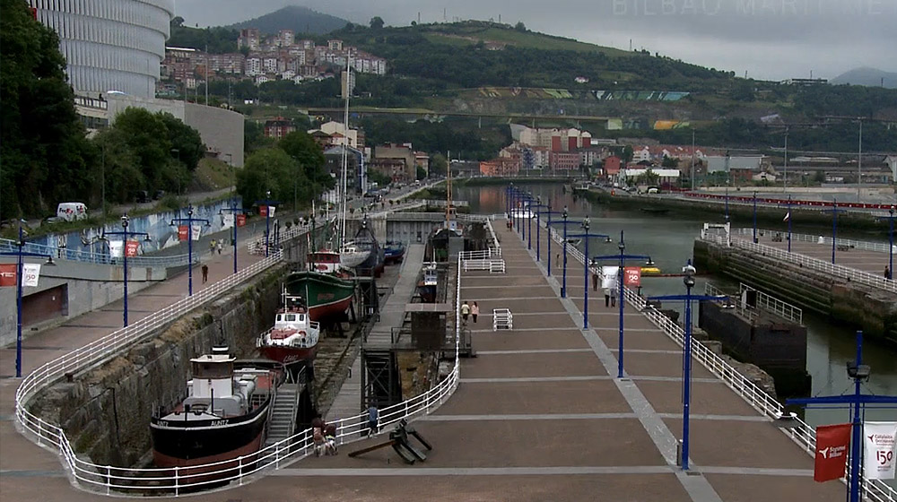 Olatu zuria Mapping on boats